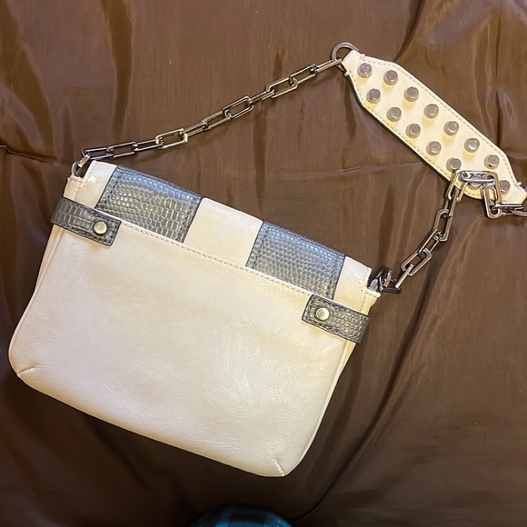 Guess Bag - Picture 6 of 6